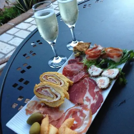 Dream Lounge Cafe 卡斯特罗齐耶罗